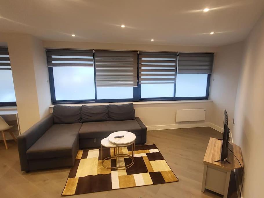 Entire Reigate Apartment Hosted By Pius מראה חיצוני תמונה