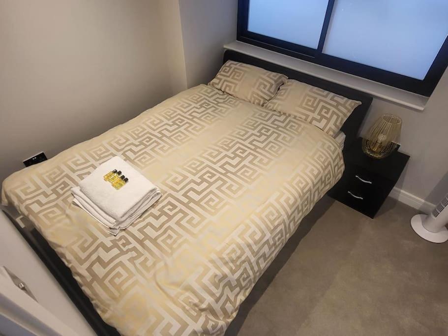 Entire Reigate Apartment Hosted By Pius מראה חיצוני תמונה