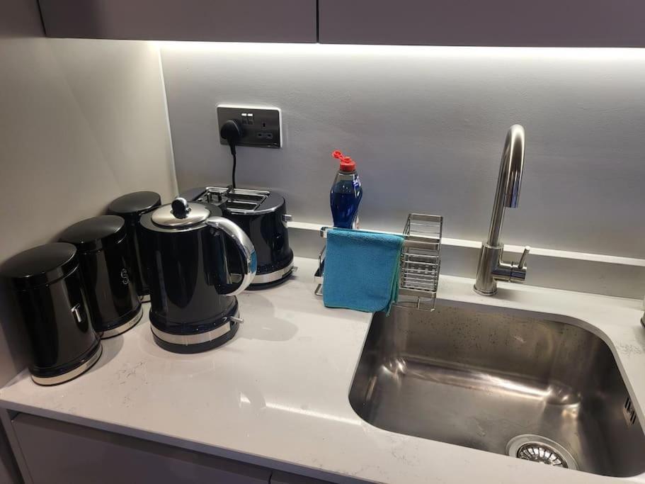 Entire Reigate Apartment Hosted By Pius מראה חיצוני תמונה