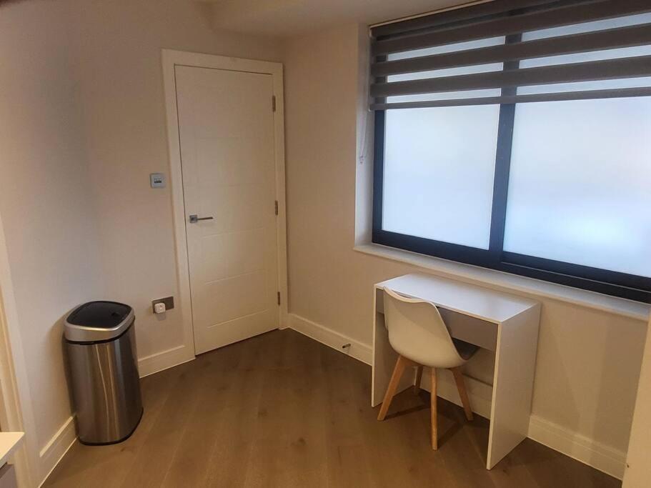 Entire Reigate Apartment Hosted By Pius מראה חיצוני תמונה